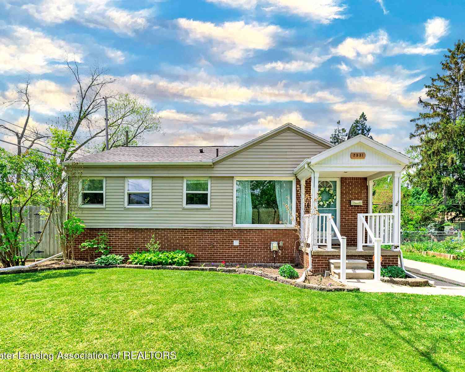 Homes For Sale - 2531 Dillingham Avenue<br/> Lansing, MI 48906