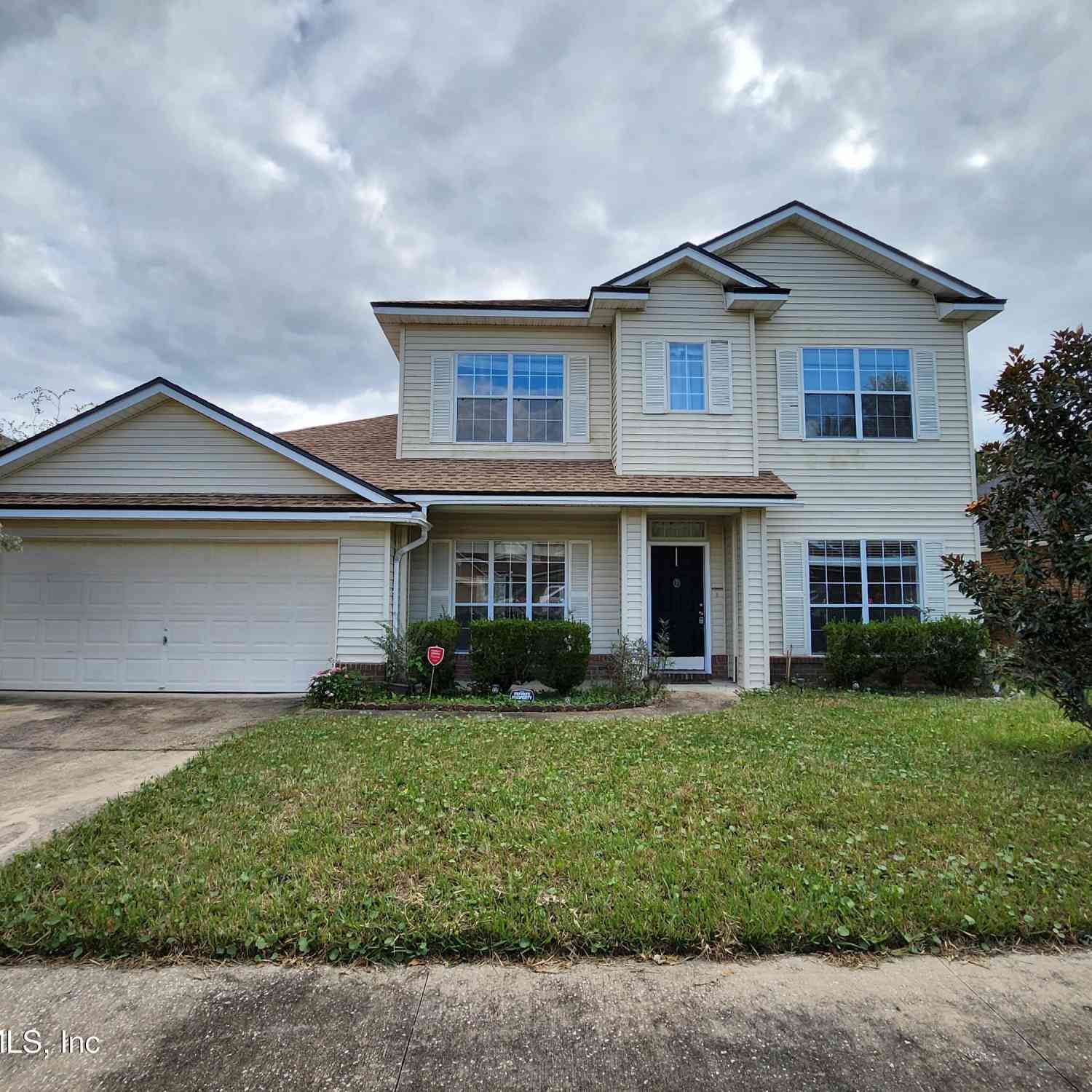 Homes For Sale - 9194 Prosperity Lake Drive<br/> Jacksonville, FL 32244