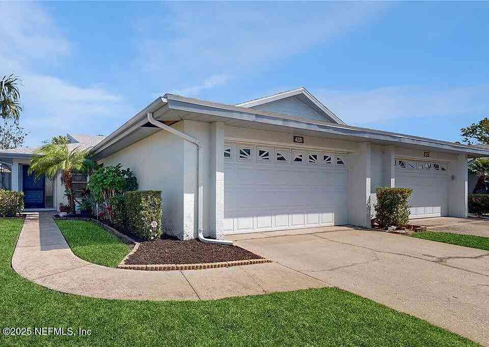 Condo For Sale - 4201 Center Gate Lane<br/> Sarasota, FL 34233