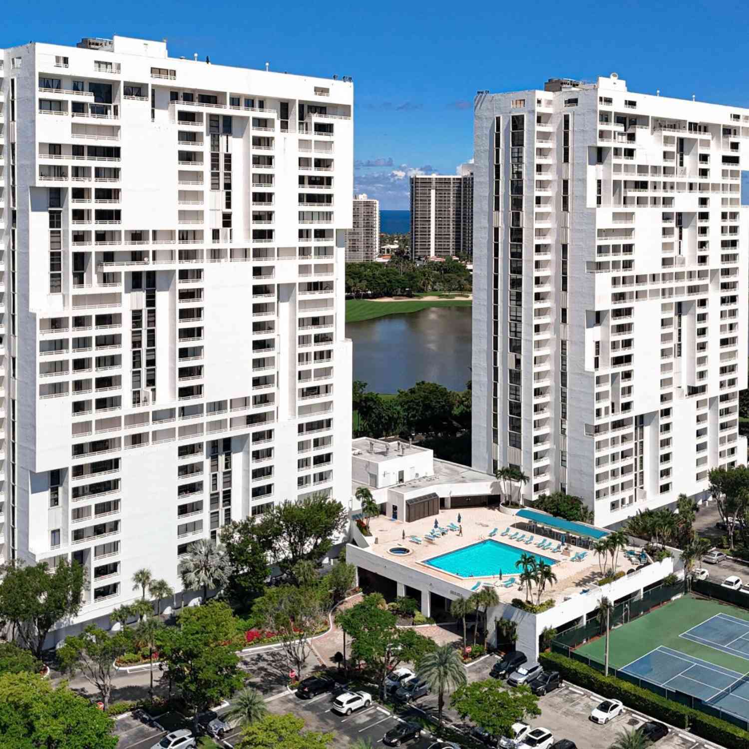 Condo For Sale - 20225 NE 34th Court #817<br/> Miami, FL 33810