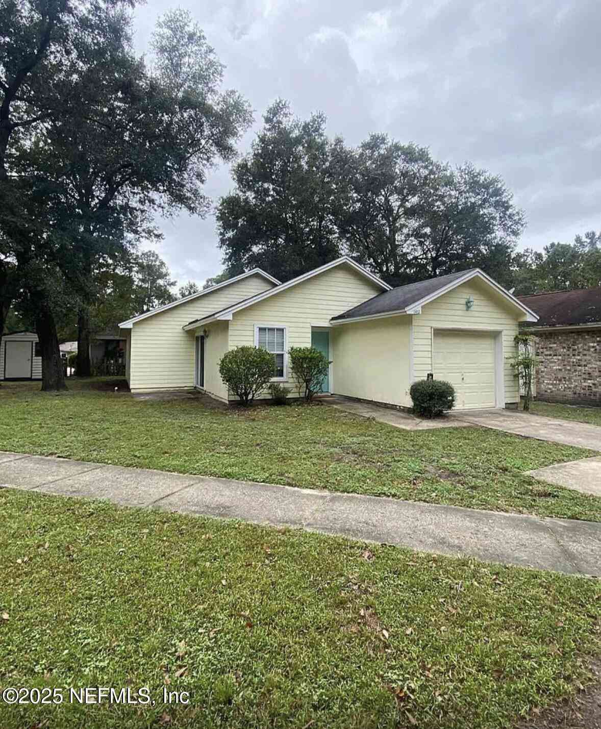 Homes For Sale - 1422 Ellis Trace Drive<br/> Jacksonville, FL 32205