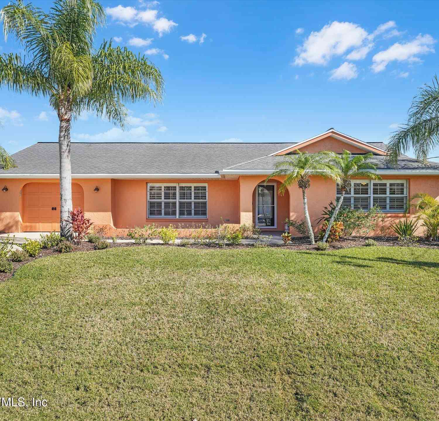 Homes For Sale - 40 Clarendon Court<br/> Palm Coast, FL 32137