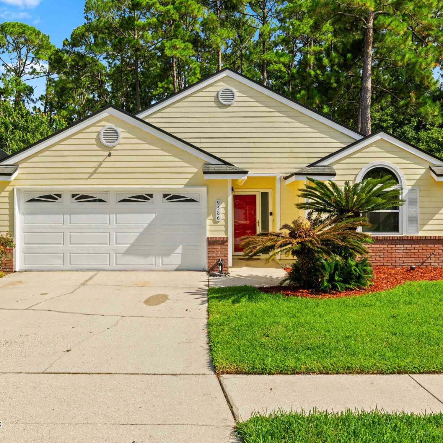 Homes For Sale - 9586 Glenn Abbey Way<br/> Jacksonville, FL 32256