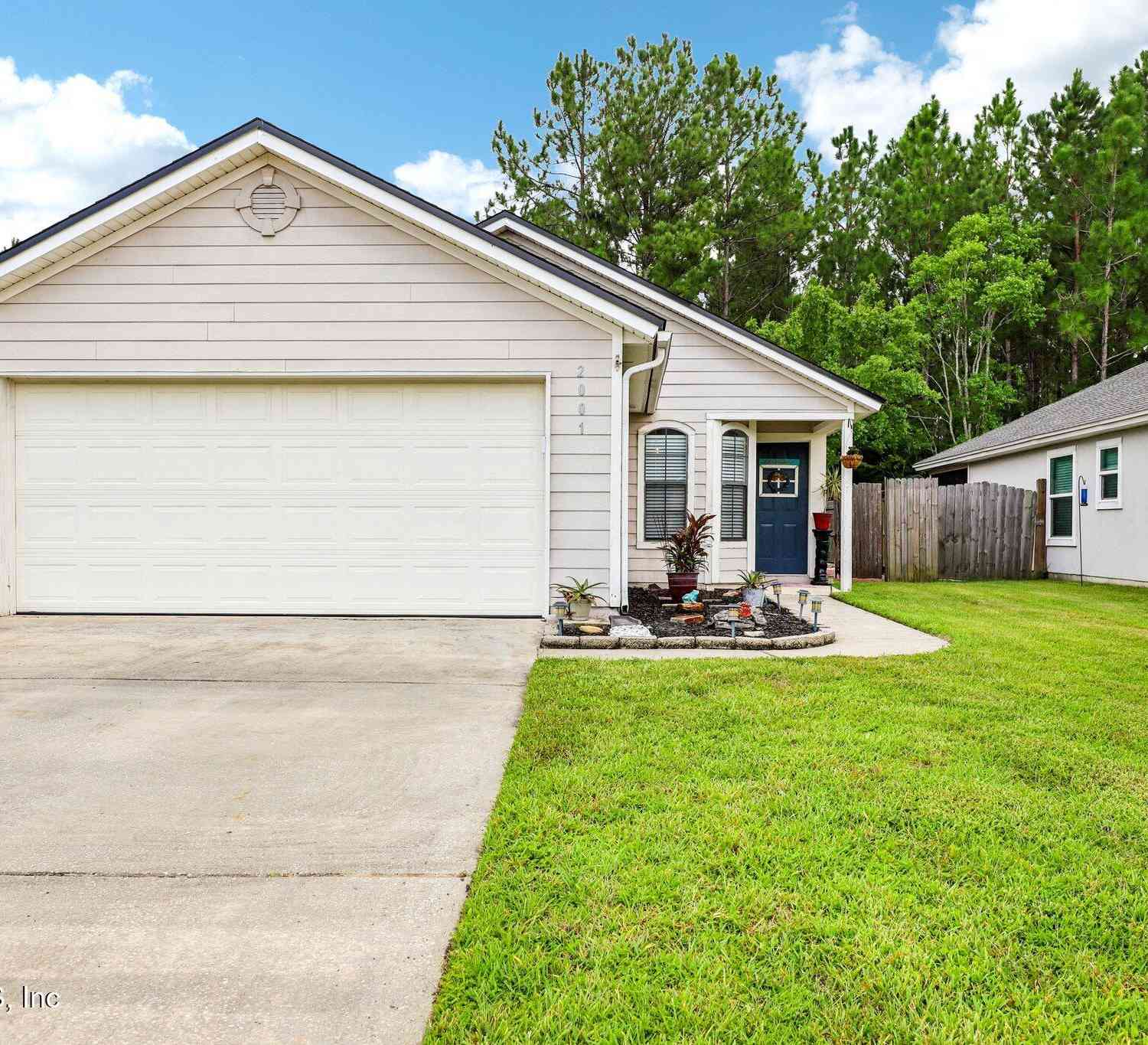 Homes For Sale - 2001 Hunters Trace Circle<br/> Middleburg, FL 32068