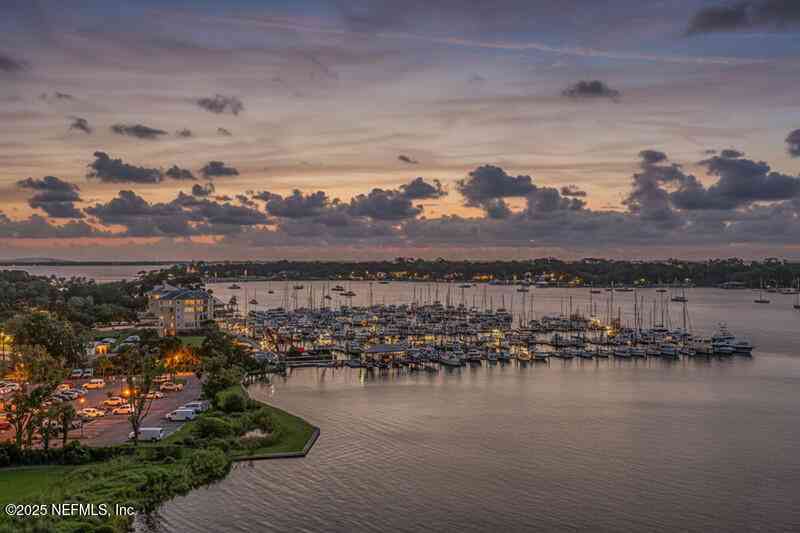 Condo For Sale - 4401 Lakeside Drive #1101<br/> Duval County, Jacksonville, FL 32210