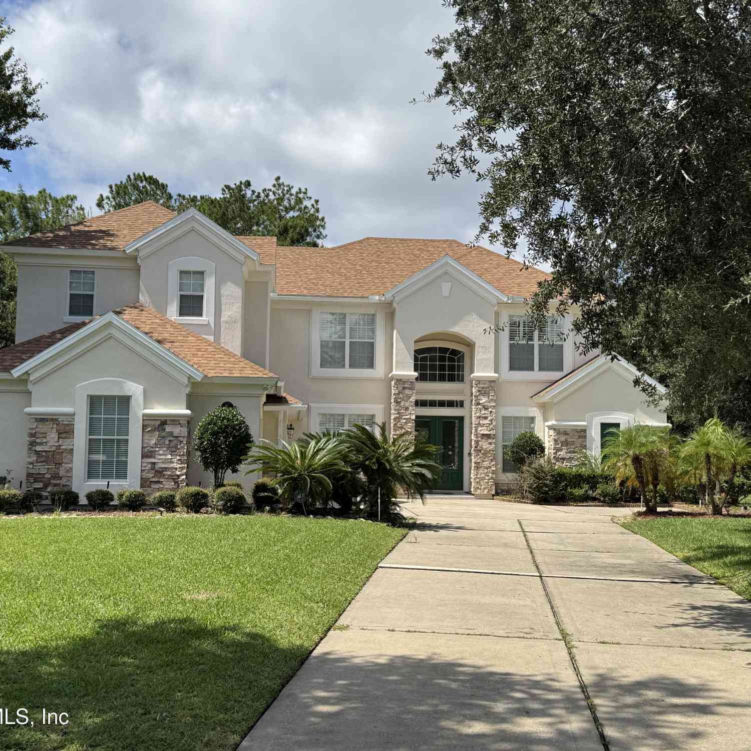 Homes For Sale - 9902 Windwater Court<br/> Jacksonville, FL 32256