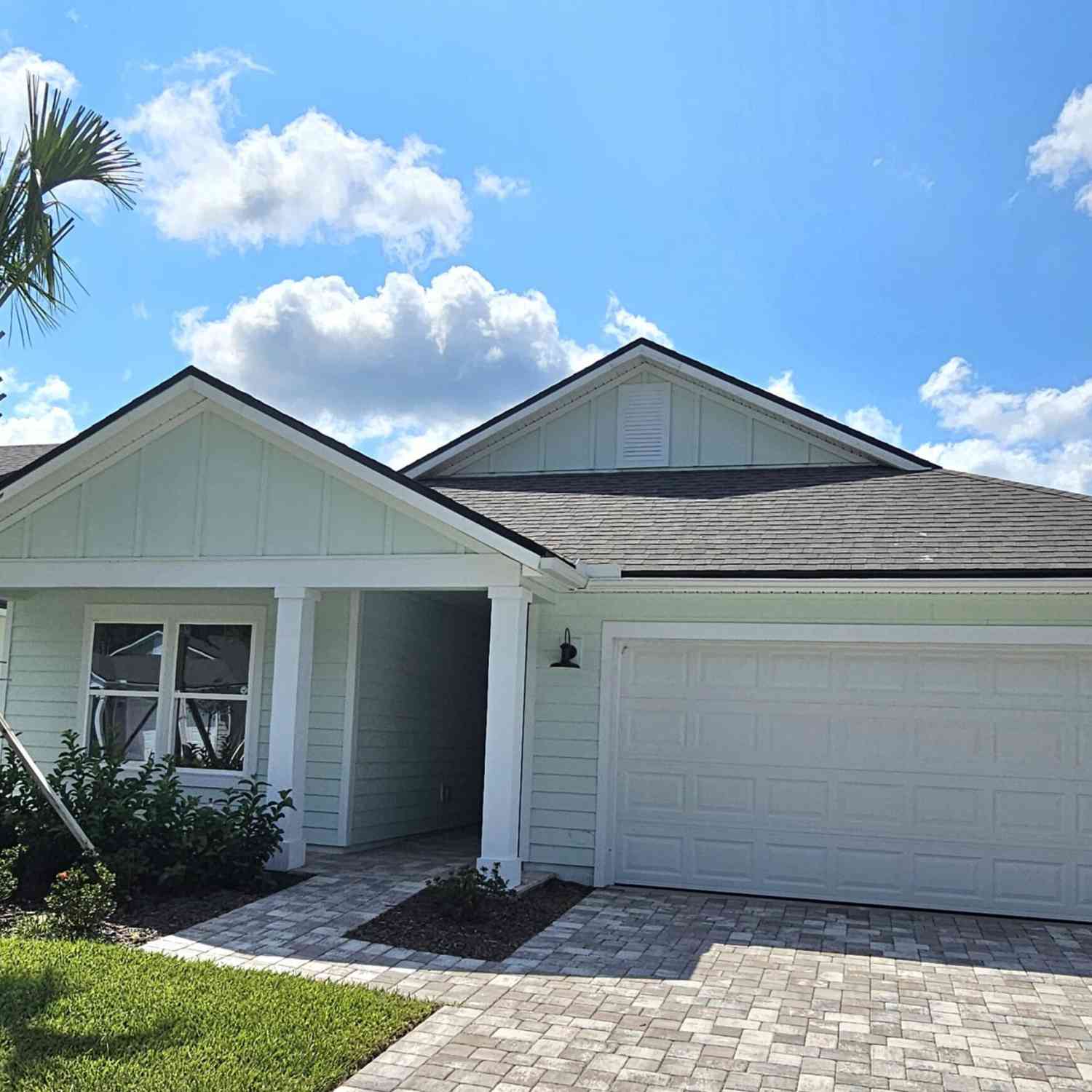 Homes For Sale - 152 Greenwood Drive<br/> Palm Coast, FL 32137
