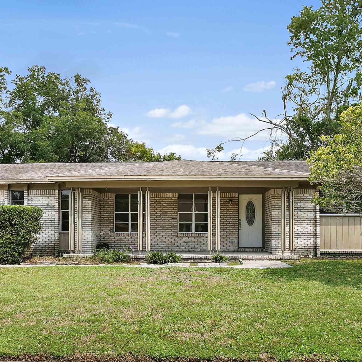 Homes For Sale - 9047 Southwark Drive<br/> Jacksonville, FL 32257