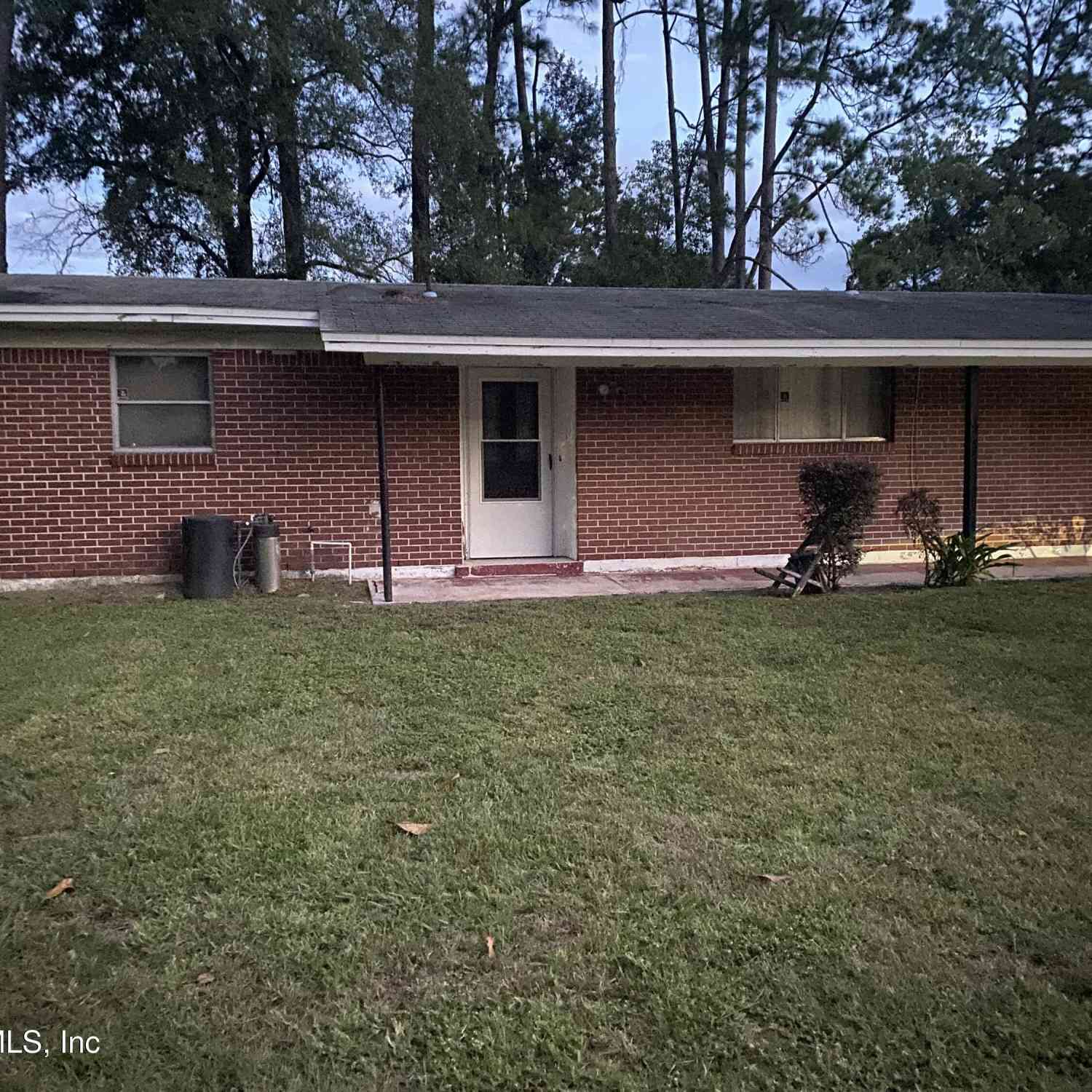 Homes For Sale - 5706 Kinlock Court<br/> Jacksonville, FL 32219