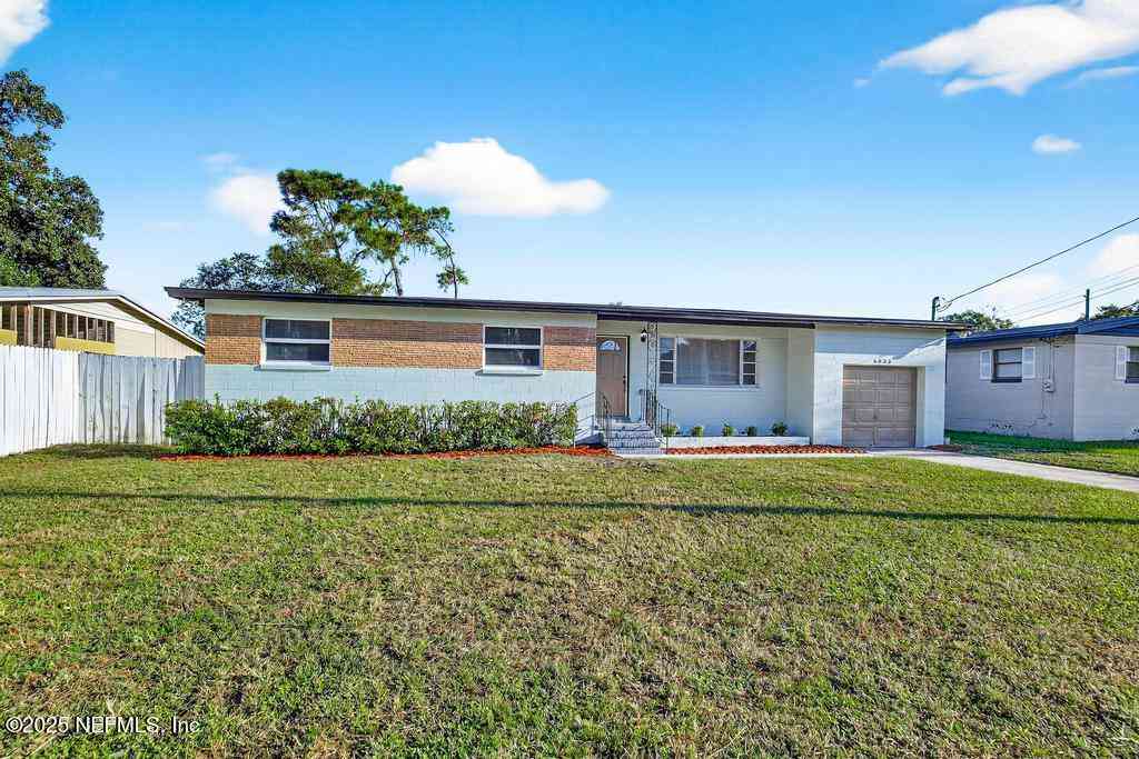 Homes For Sale - 6033 Anvil Road<br/> Jacksonville, FL 32277