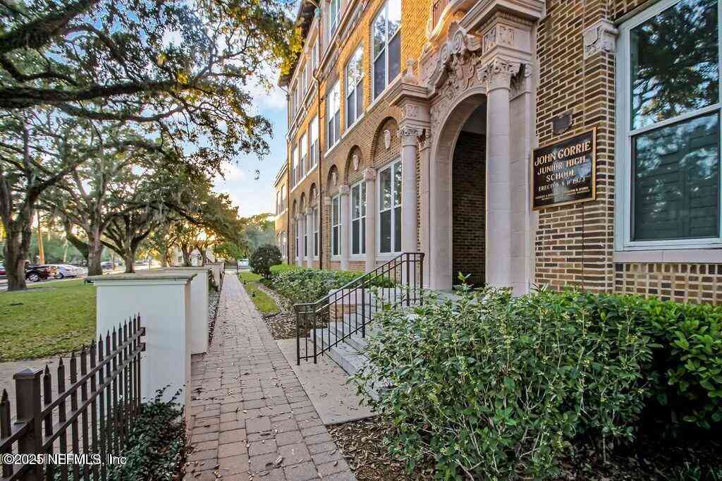 Condo For Sale - 2525 College Street #2202<br/> Duval County, Jacksonville, FL 32204