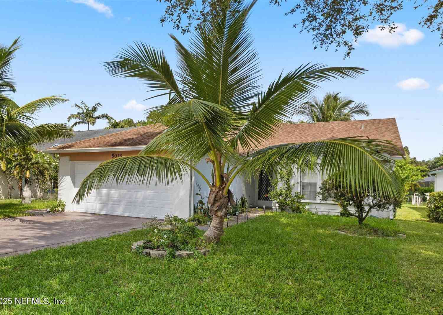 Homes For Sale - 5015 Foxhall Drive<br/> West Palm Beach, FL 33418