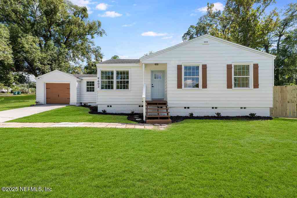 Homes For Sale - 9602 Macarthur Court<br/> Jacksonville, FL 32216