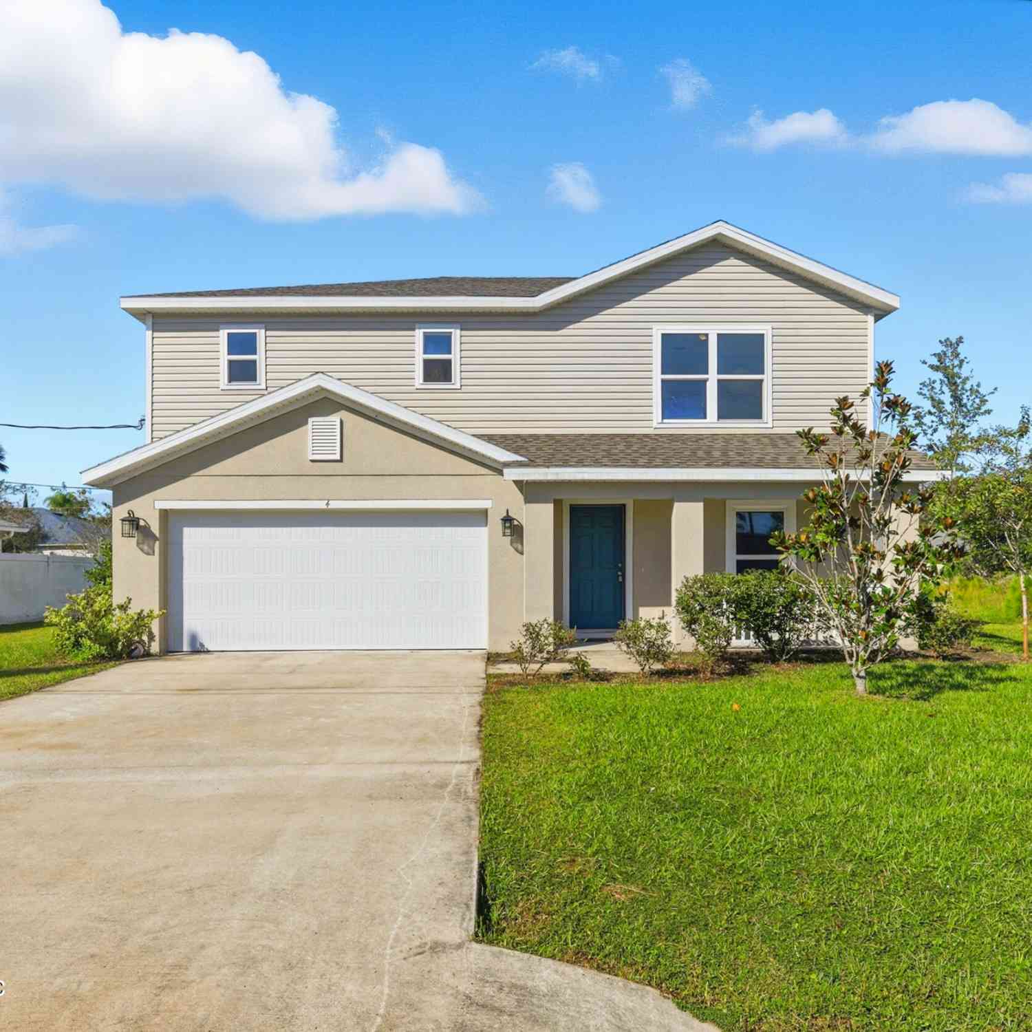 Homes For Sale - 4 Round Tree Drive<br/> Palm Coast, FL 32164