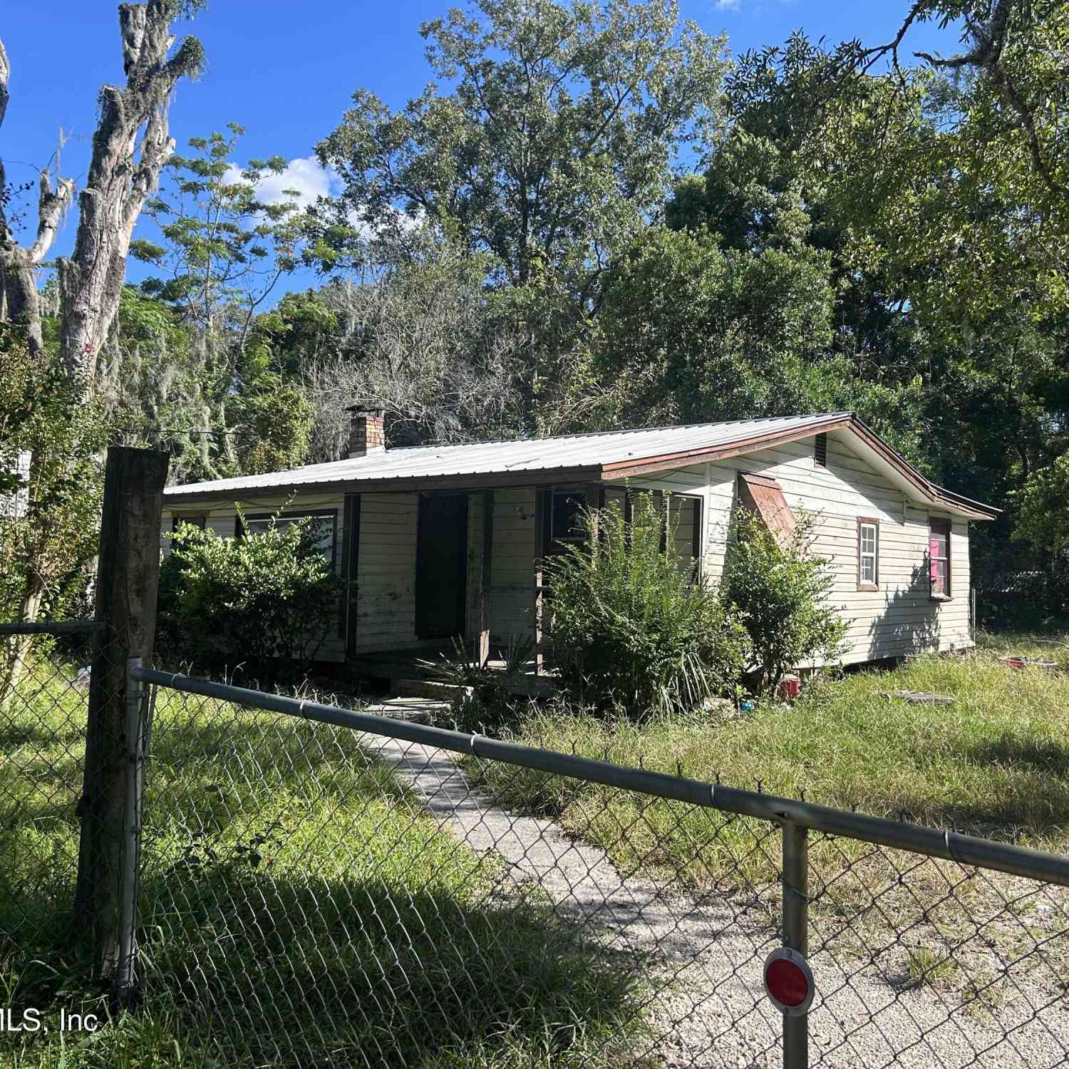 Homes For Sale - 8322 Mc Glothlin Street<br/> Jacksonville, FL 32210