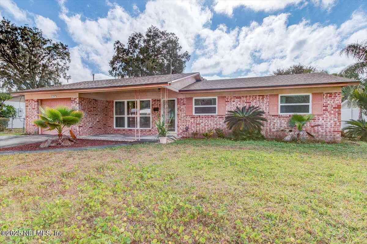 Homes For Sale - 5120 Robert Scott Drive<br/> Jacksonville, FL 32207