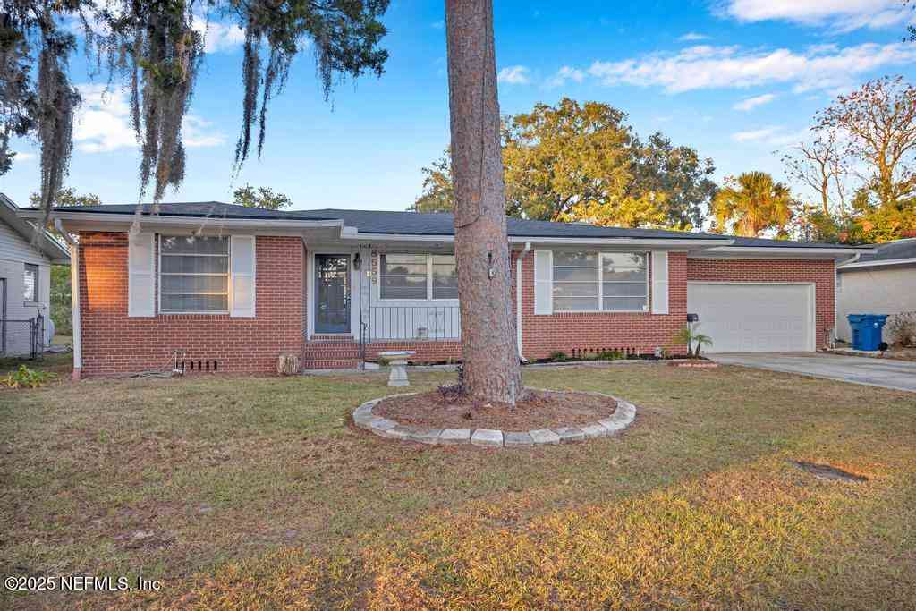 Homes For Sale - 8559 Lamanto Avenue<br/> Jacksonville, FL 32211