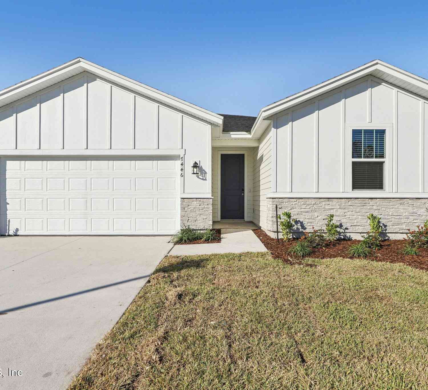 Homes For Sale - 7446 Everett Forest Drive<br/> Jacksonville, FL 32219
