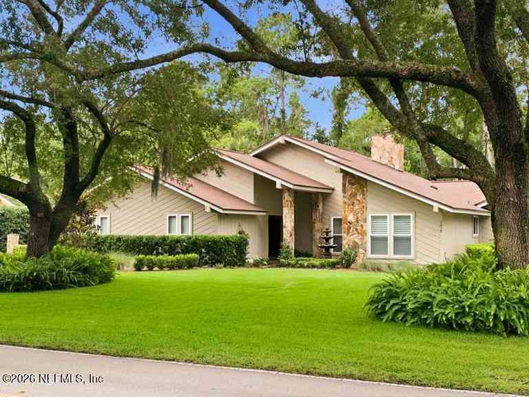 Homes For Sale - 7878 Little Fox Lane<br/> Jacksonville, FL 32256