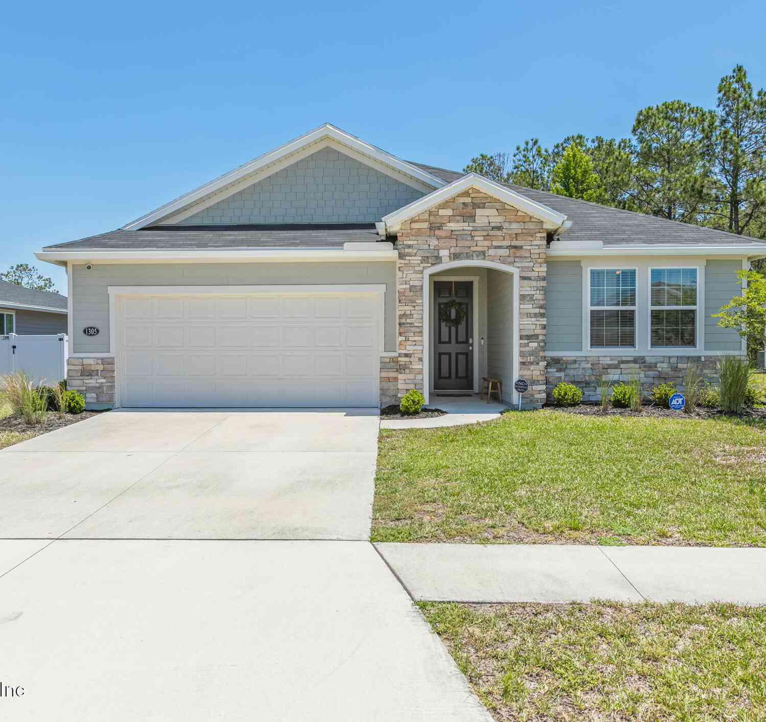 Homes For Sale - 1305 Panther Lake Parkway<br/> Jacksonville, FL 32221