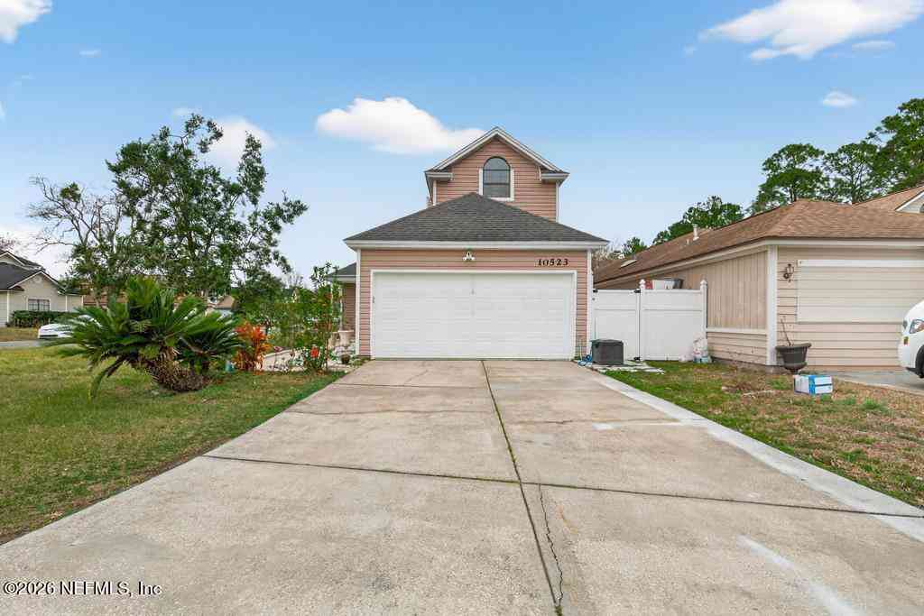 Homes For Sale - 10523 Broomsedge Court<br/> Jacksonville, FL 32246