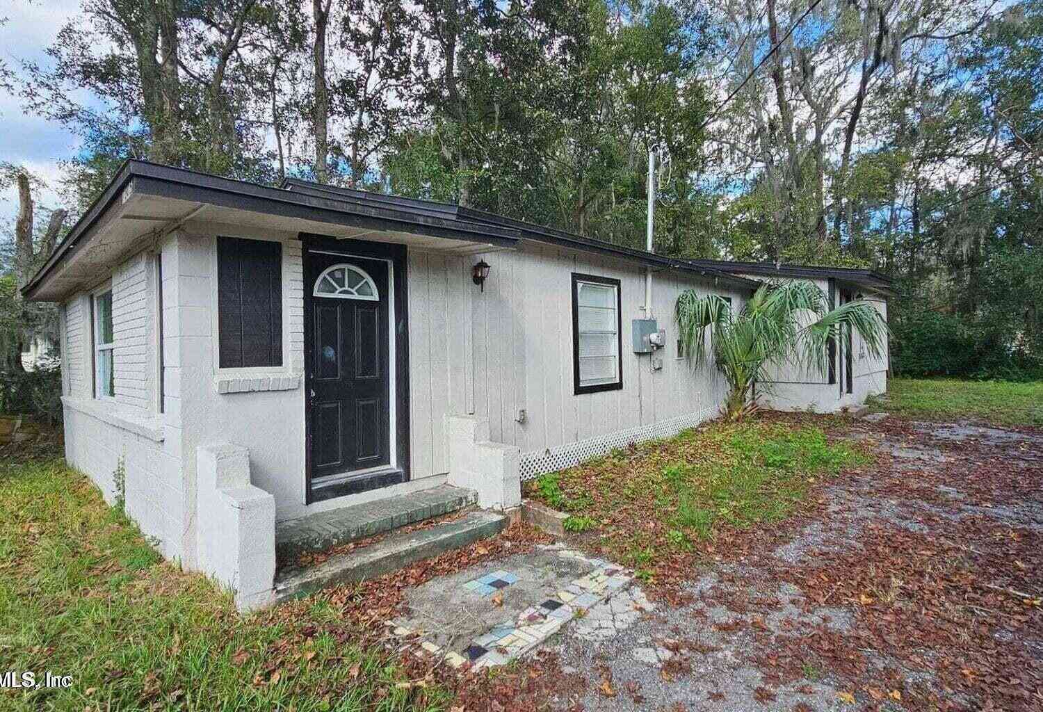 Homes For Sale - 7805 Siskin Avenue<br/> Jacksonville, FL 32219