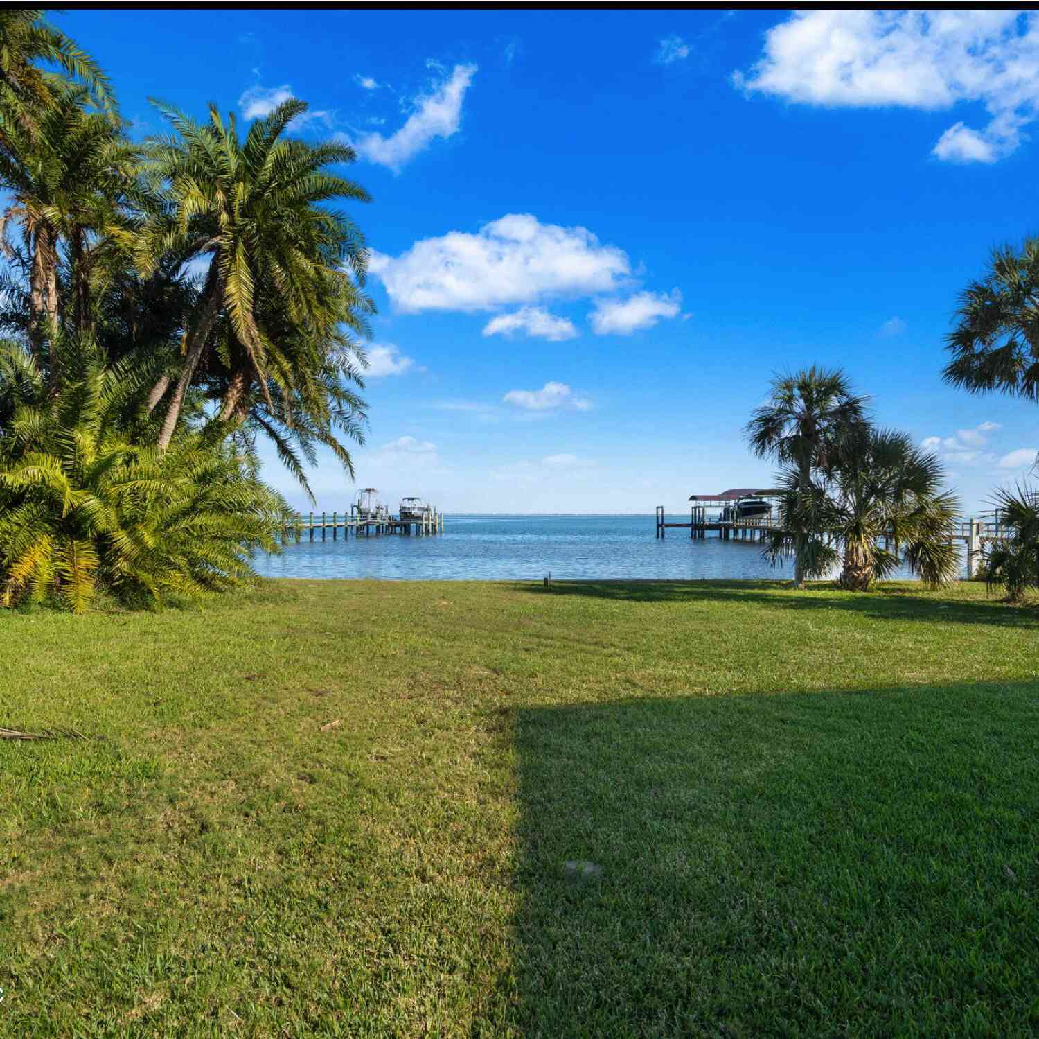 Vacant Land For Sale - 6100 Bahama Shores Drive<br/> Saint Petersburg, FL 33705