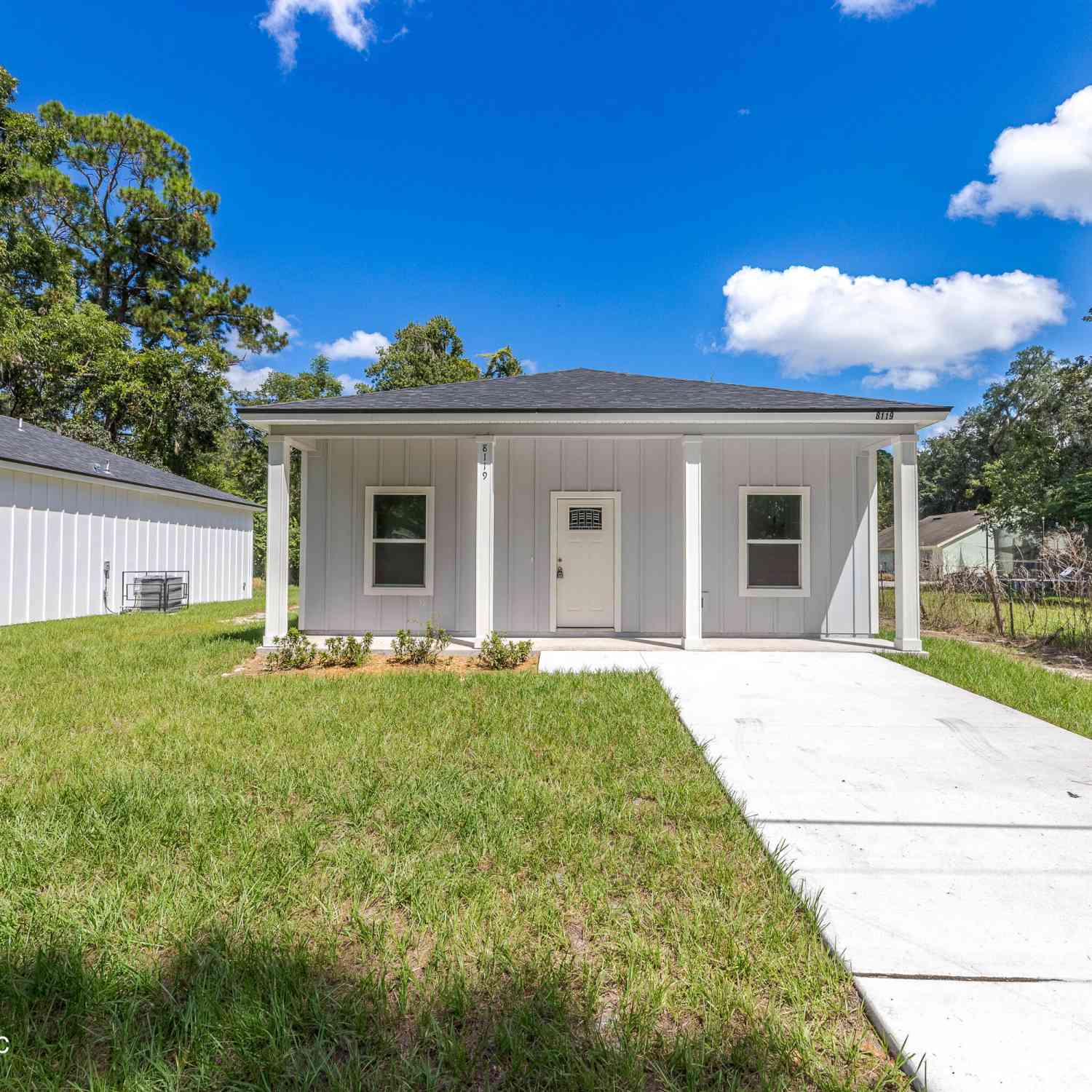 Homes For Sale - 8119 Siskin Avenue<br/> Jacksonville, FL 32219