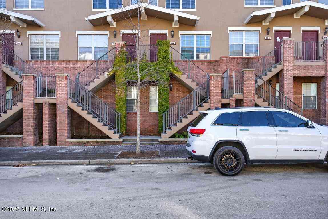 Townhouse For Rent - 340 E Ashley Street<br/> Jacksonville, FL 32202