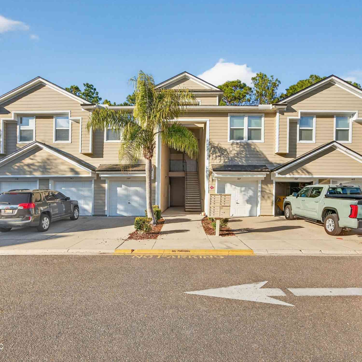 Townhouse For Rent - 8188 Cabin Lake Circle #108<br/> Jacksonville, FL 32256