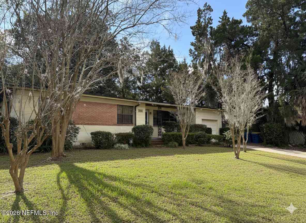 Homes For Sale - 5914 Meadow Lane<br/> Jacksonville, FL 32277