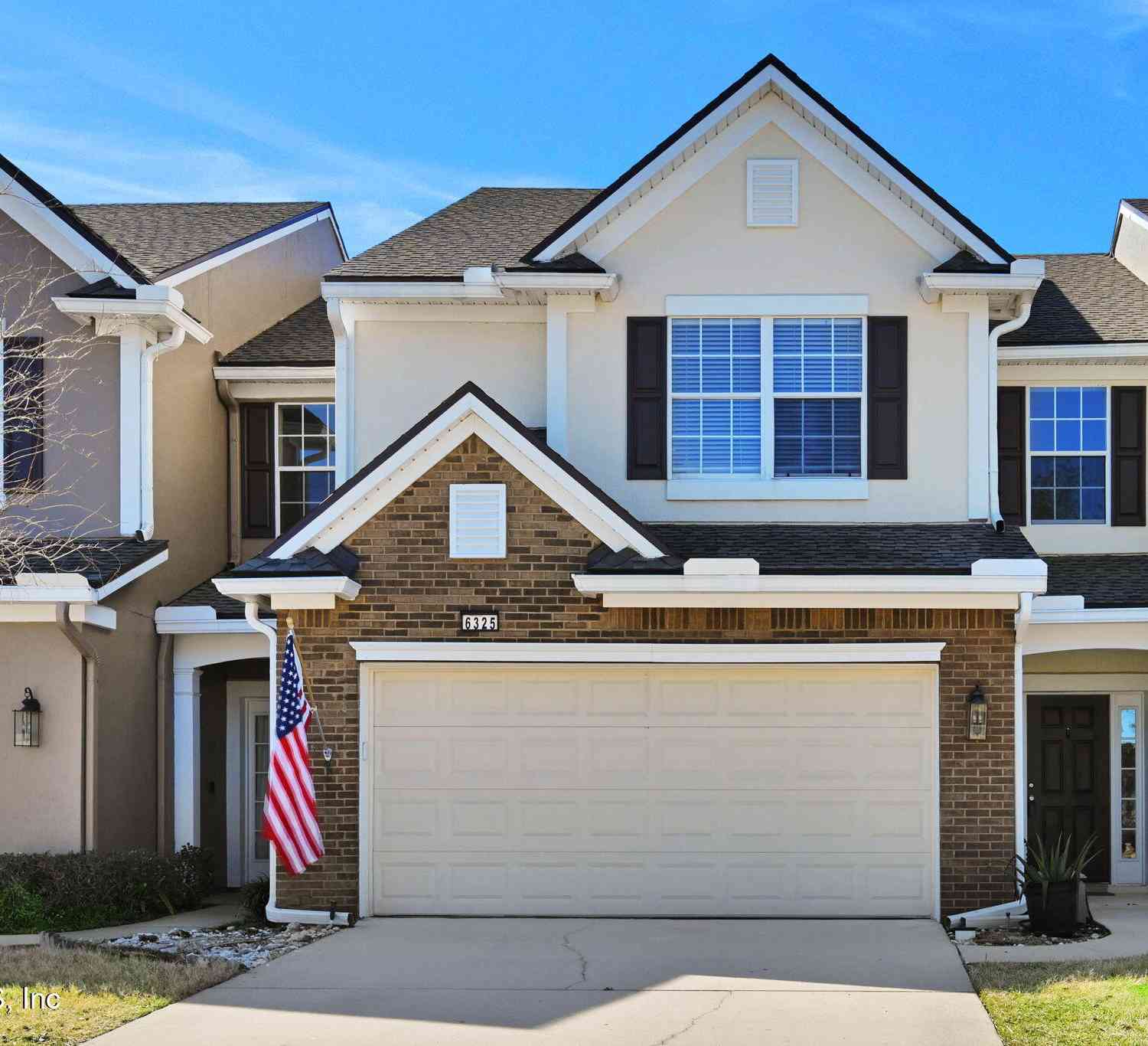 Townhouse For Sale - 6325 Autumn Berry Circle<br/> Jacksonville, FL 32258