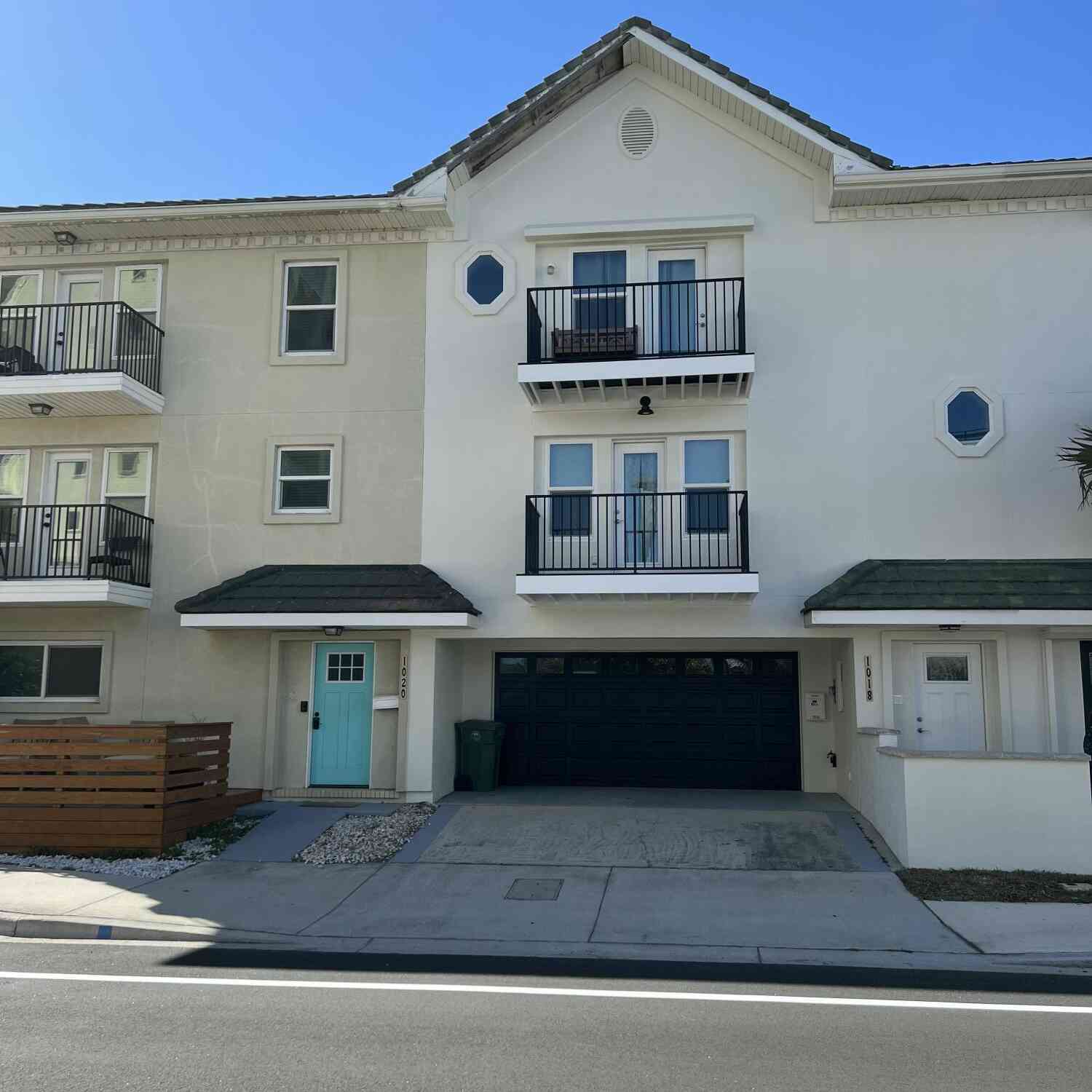 Townhouse For Rent - 1018 S 1st Street<br/> Jacksonville Beach, FL 32250
