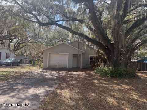 Homes For Sale - 415 Garrett Ridge Court<br/> Winter Haven, FL 33880