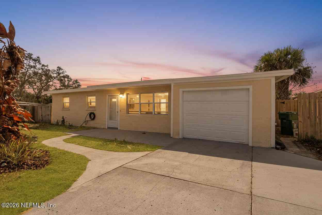 Homes For Sale - 1413 Jackson Avenue<br/> Daytona Beach, FL 32117
