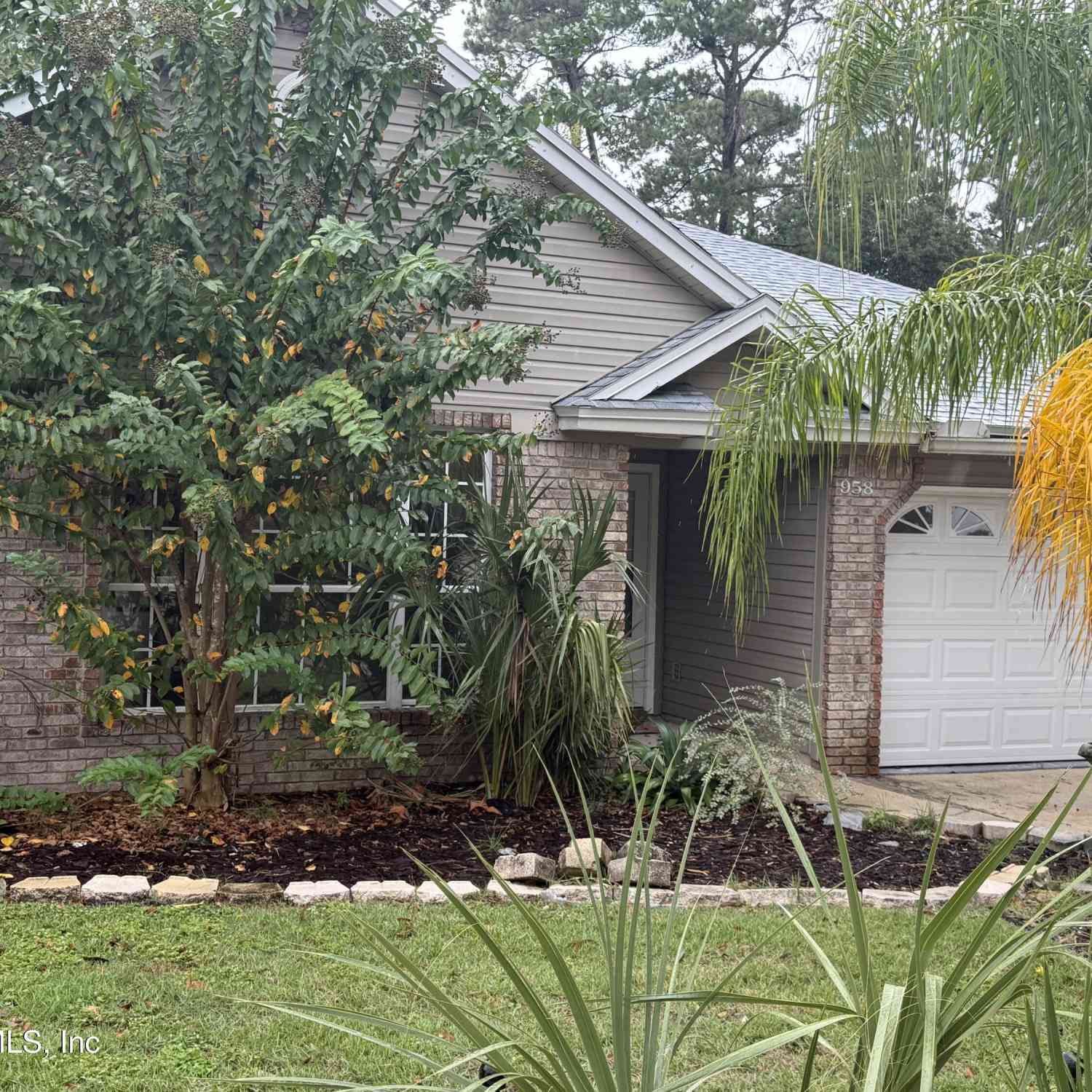 Homes For Sale - 958 Long Lake Drive<br/> Jacksonville, FL 32225