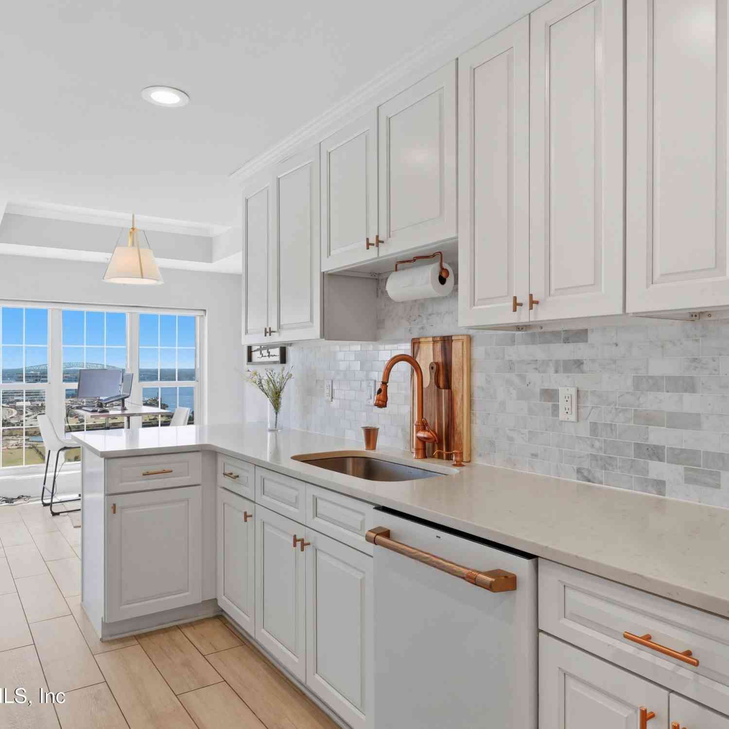 Condo For Sale - 400 E Bay Street #1706<br/> Jacksonville, FL 32202