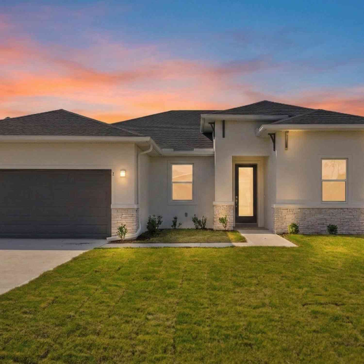Homes For Sale - 2 Roller Lane<br/> Palm Coast, FL 32164