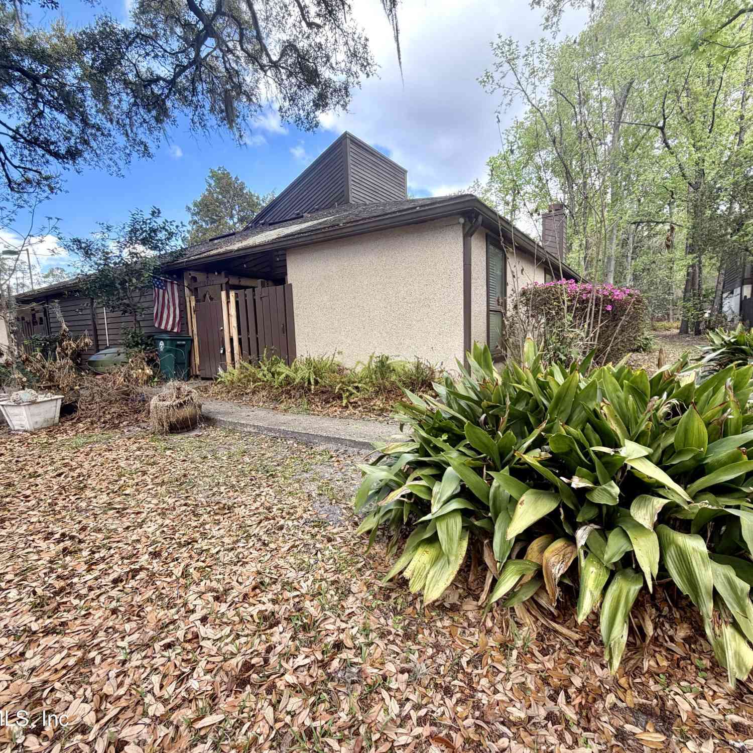 Townhouse For Sale - 10420 Big Tree Circle<br/> Jacksonville, FL 32257