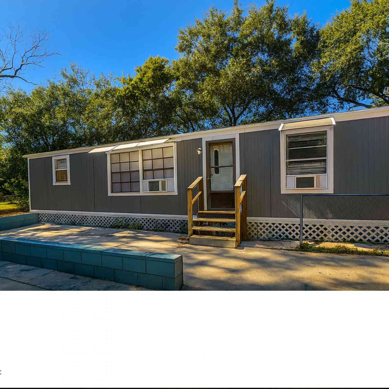 Mobile Home For Sale - 6444 Dor Mil Court<br/> Jacksonville, FL 32244