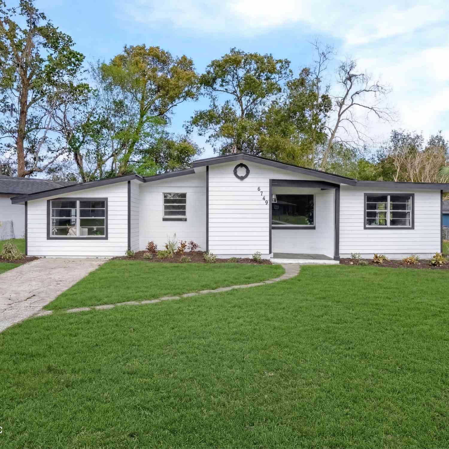 Homes For Sale - 6749 Mopsy Lane<br/> Jacksonville, FL 32210