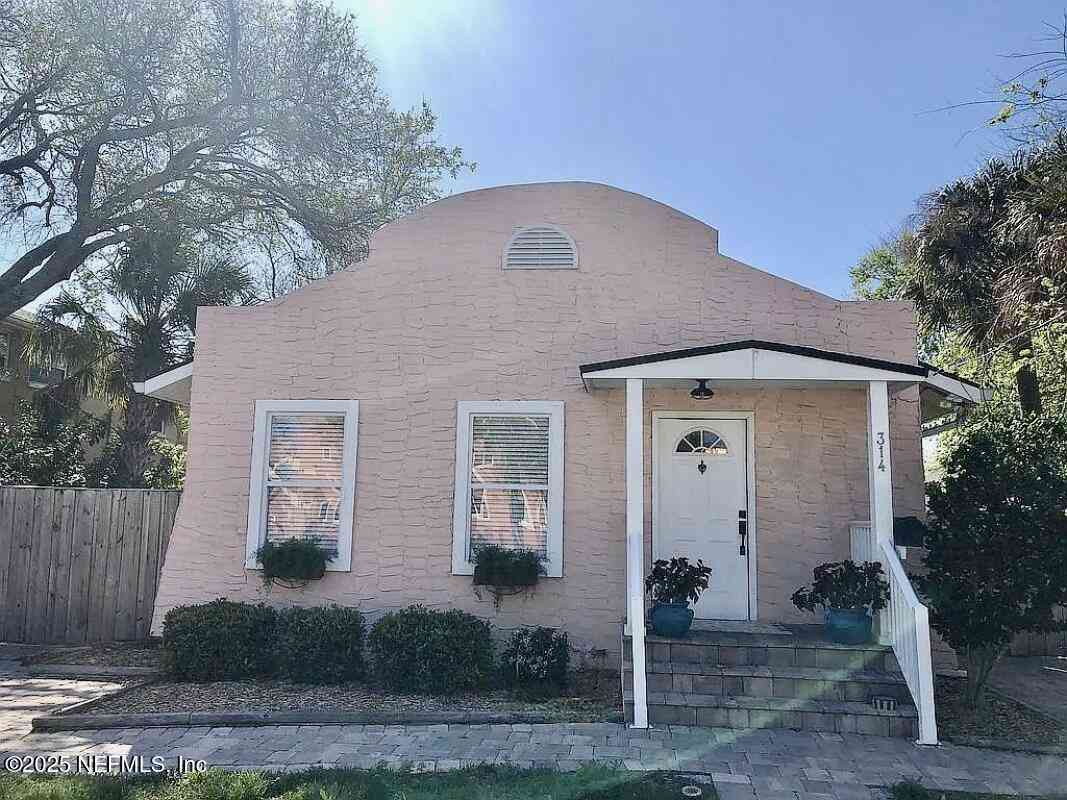 Homes For Sale - 314 6th Street<br/> Jacksonville Beach, FL 32250
