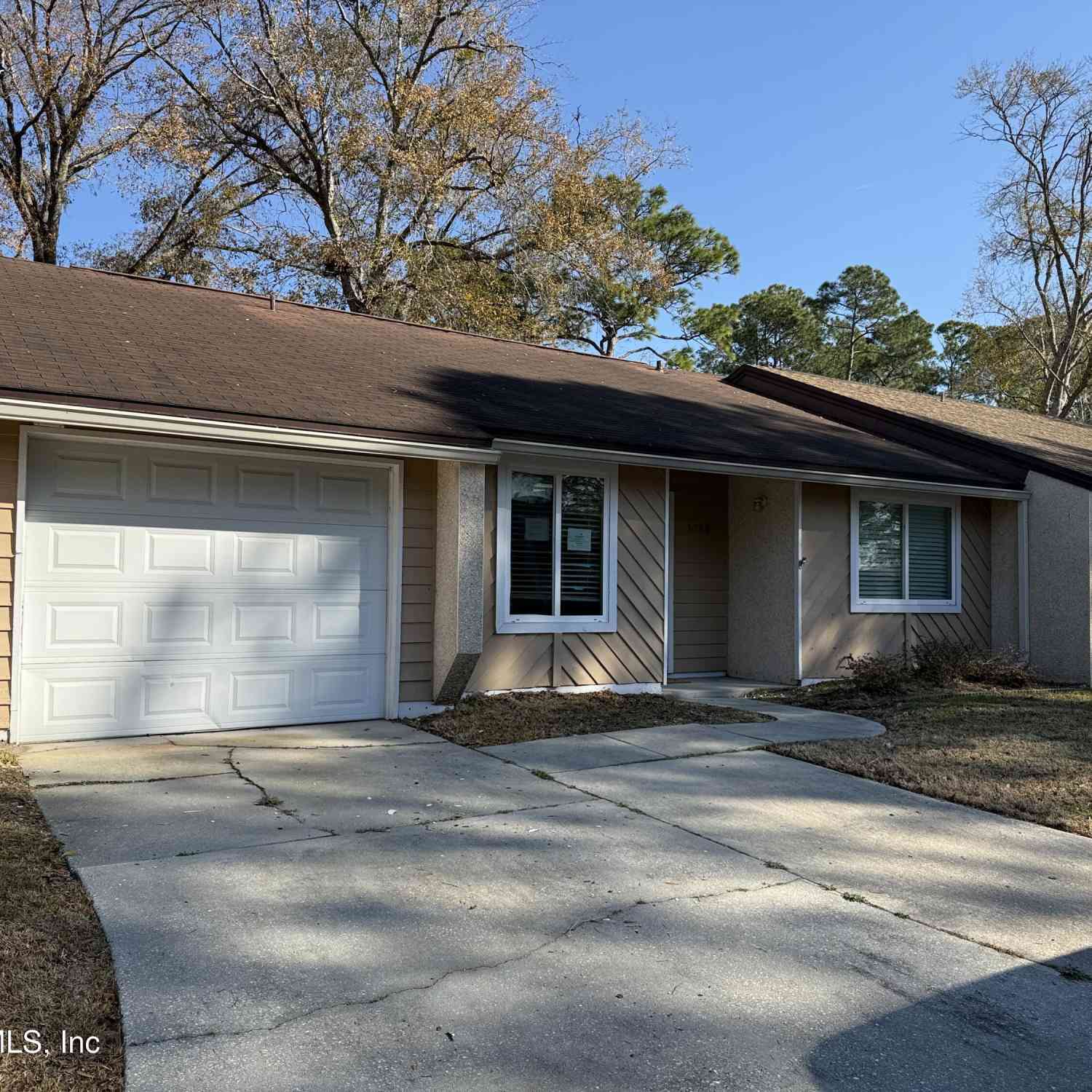 Townhouse For Sale - 3389 Excalibur Way<br/> Jacksonville, FL 32223