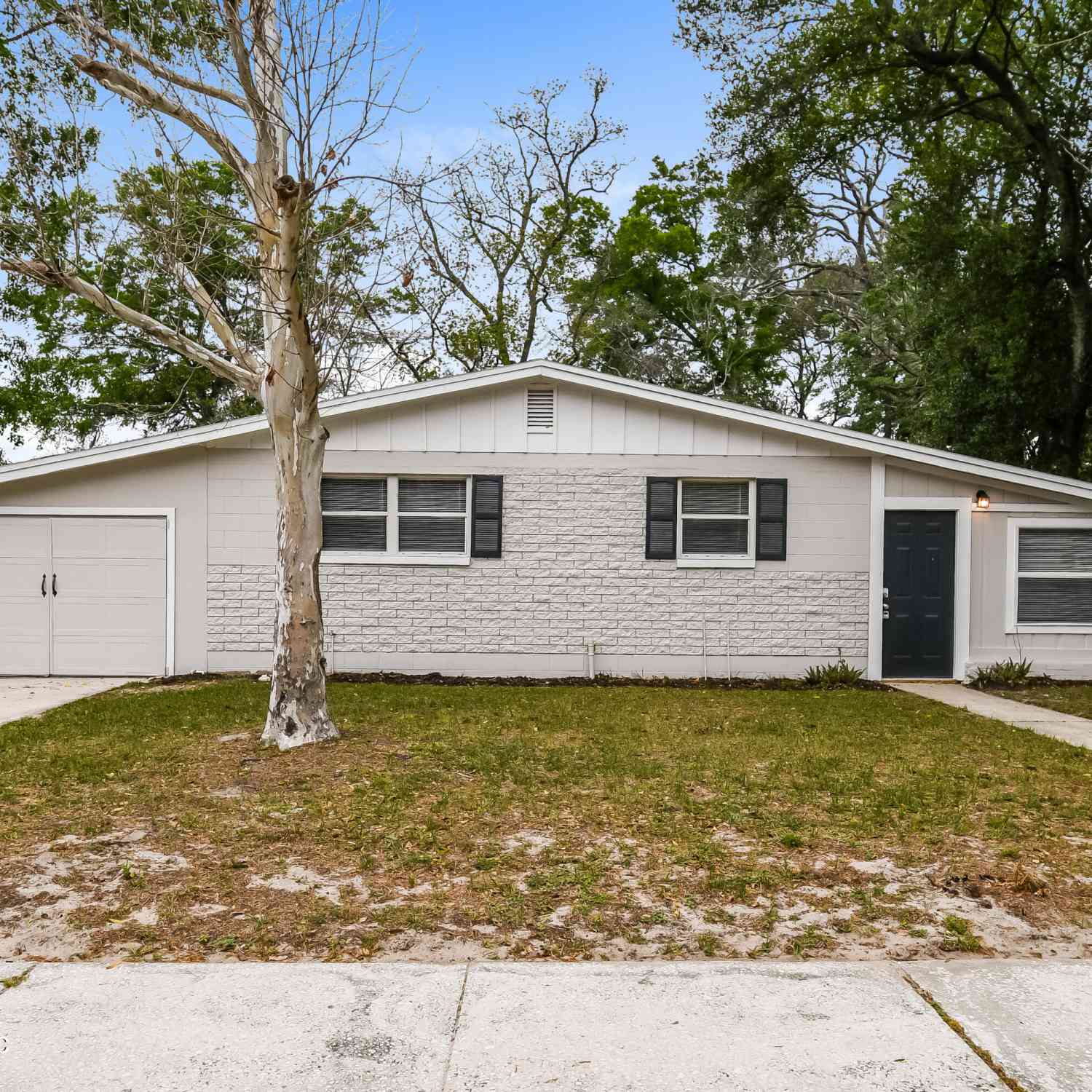 Homes For Sale - 7227 Stonehurst Road<br/> Jacksonville, FL 32277