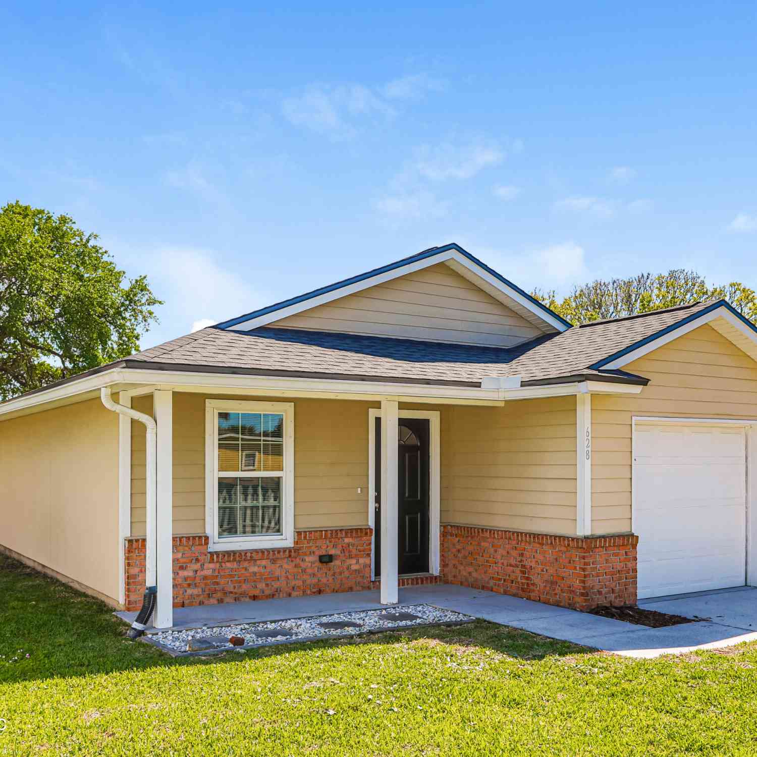 Homes For Sale - 628 4th Avenue<br/> Jacksonville Beach, FL 32250