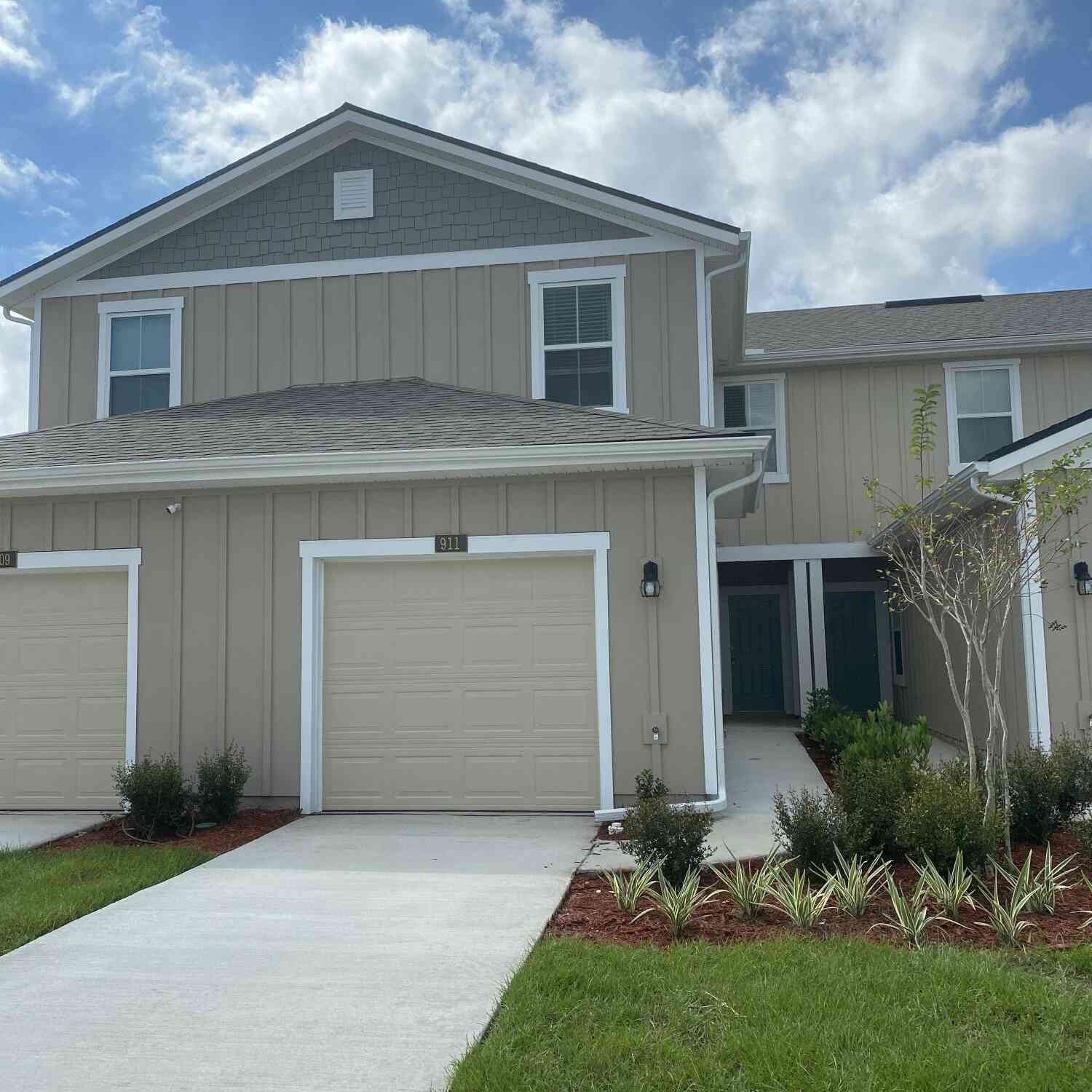 Townhouse For Rent - 911 Capitol Parkway<br/> Jacksonville, FL 32218