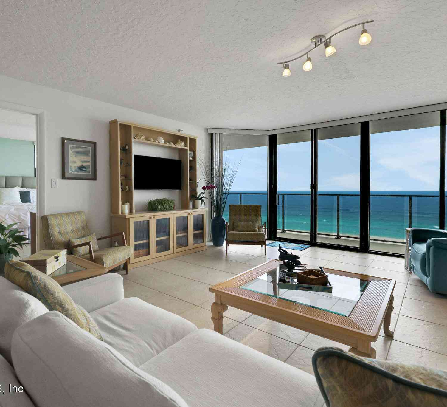 Condo For Sale - 1221 1st Street #6A<br/> Duval County, Jacksonville Beach, FL 32250