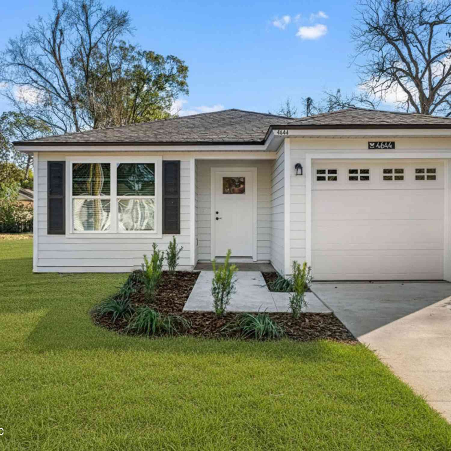 Homes For Sale - 8033 Mattox Avenue<br/> Jacksonville, FL 32219