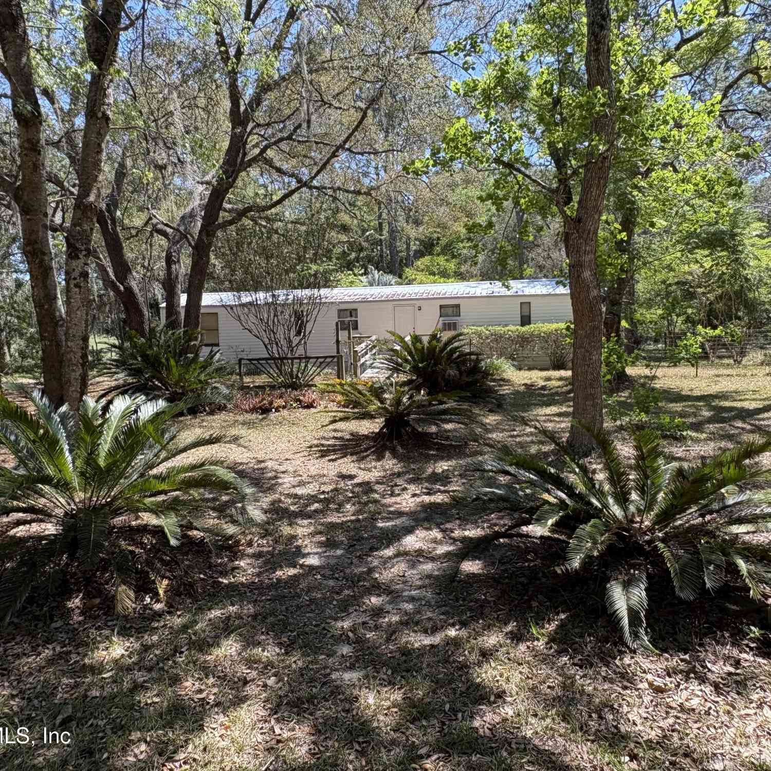 Mobile Home For Sale - 135 & 137 Country Living Lane<br/> Melrose, FL 32666