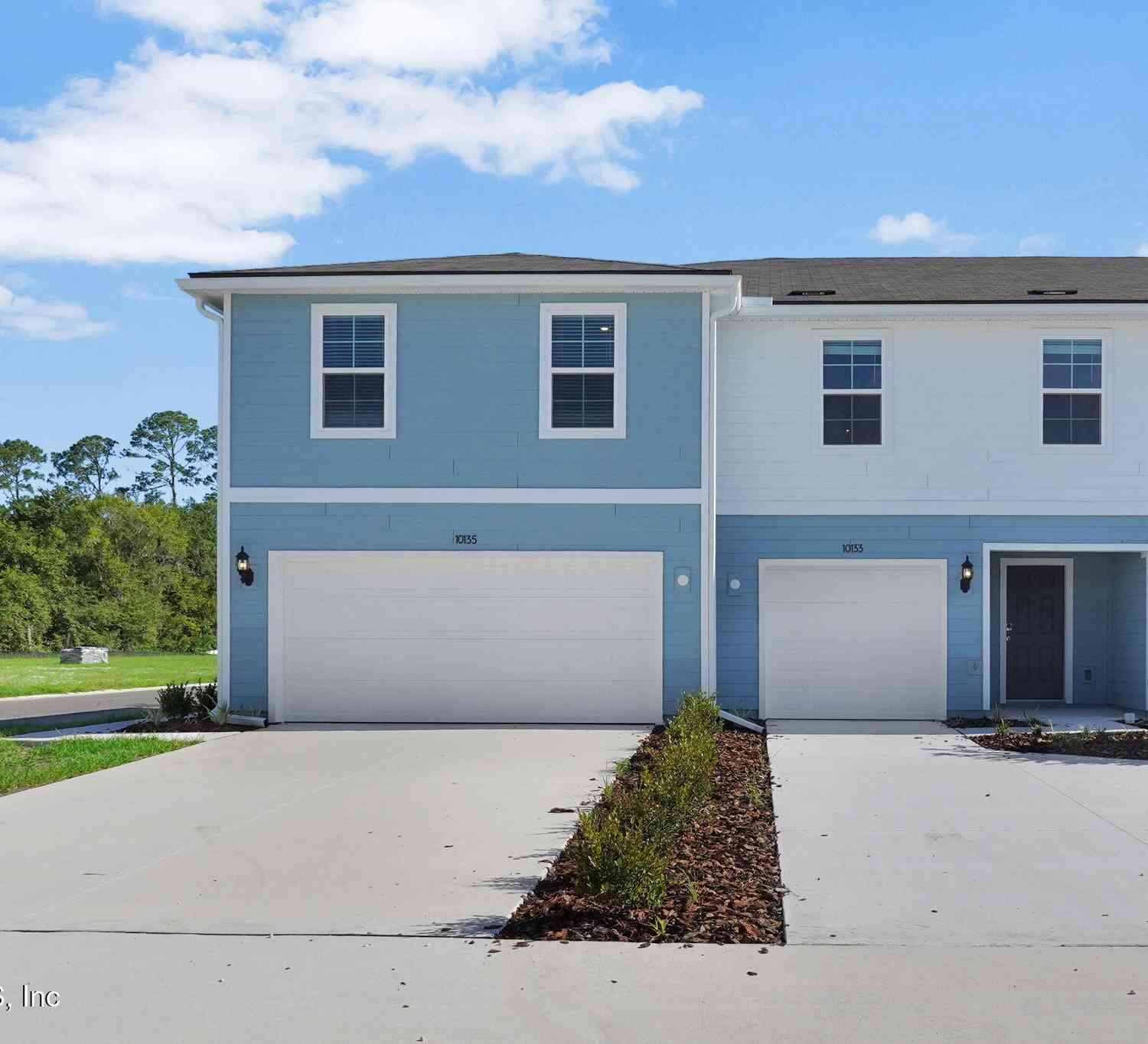 Townhouse For Sale - 10135 Whistling Pne Court<br/> Duval County, Jacksonville, FL 32221